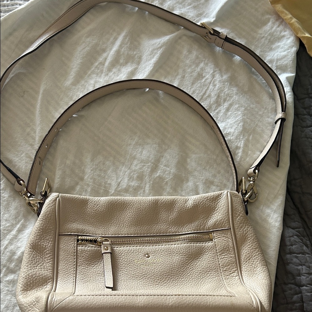 Kate Spade Elegant Winter White Leather Shoulder Bag